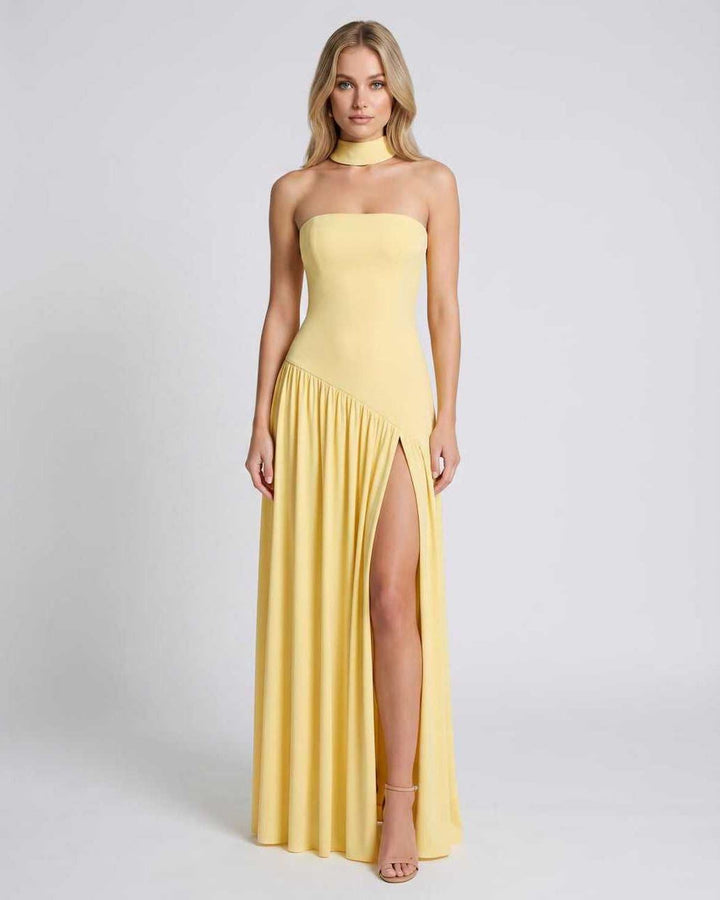 Vestido maxi sin tirantes elegante para mujer, ideal fiesta y cóctel. Moda femenina para ocasiones especiales.