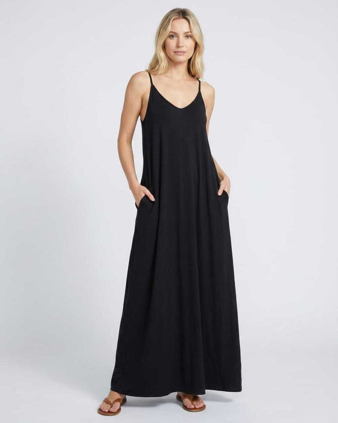 Vestido maxi de mujer con escote en V y bolsillos, perfecto para verano casual.