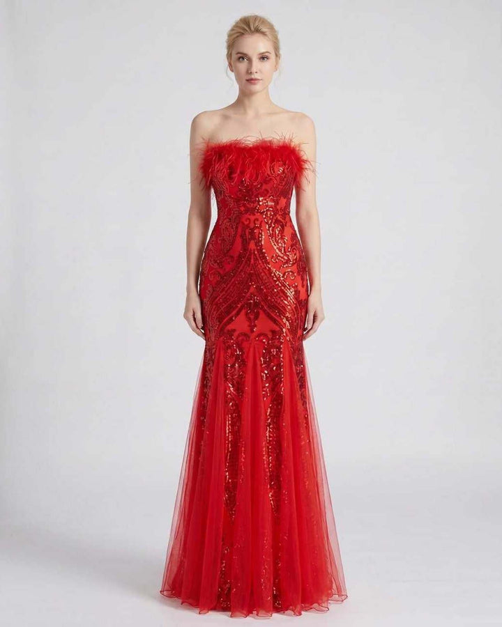 Maxi vestido con lentejuelas y plumas, silueta sirena. Para una figura deslumbrante.