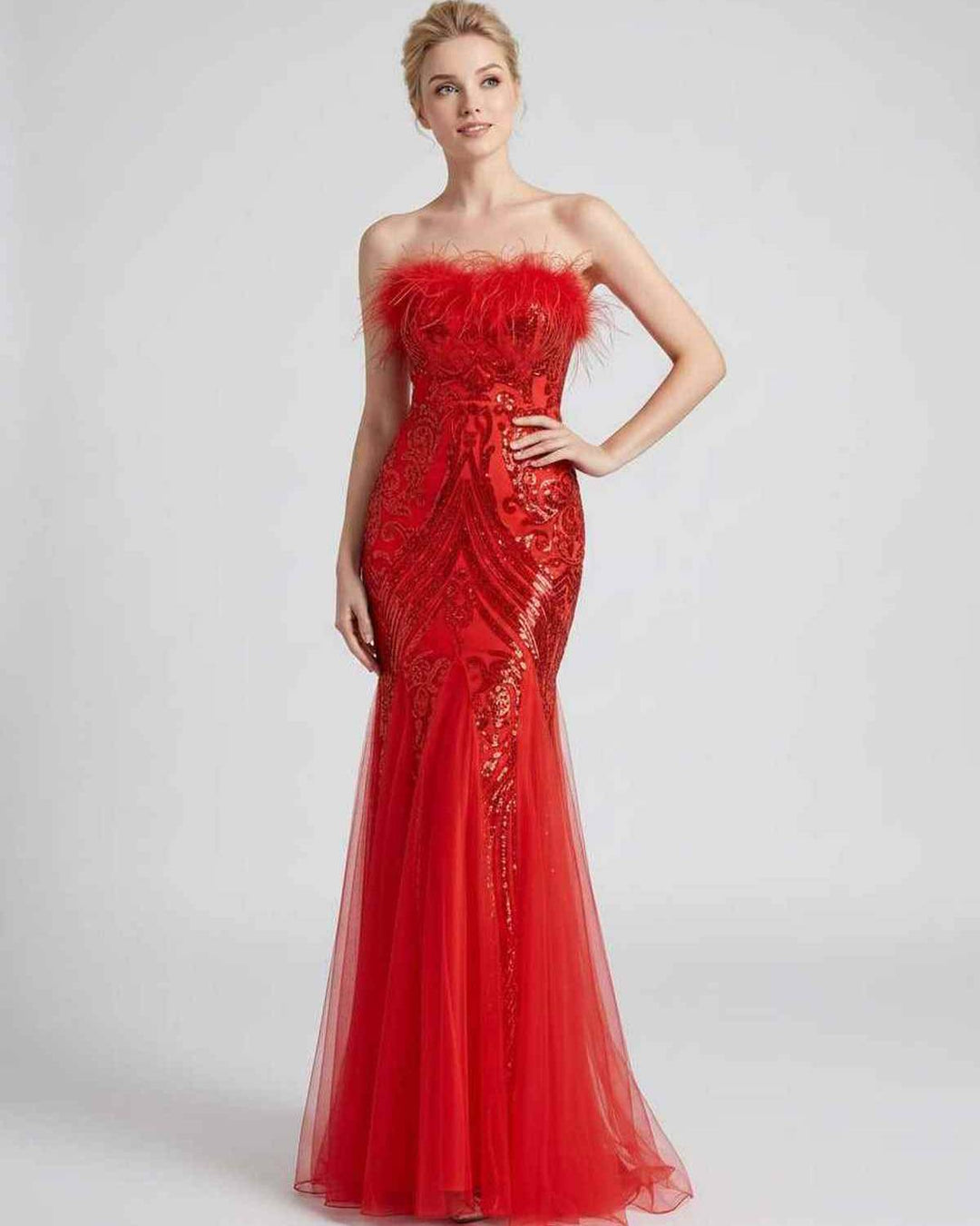 Vestido de gala sin mangas, lentejuelas y plumas. Para una entrada memorable.