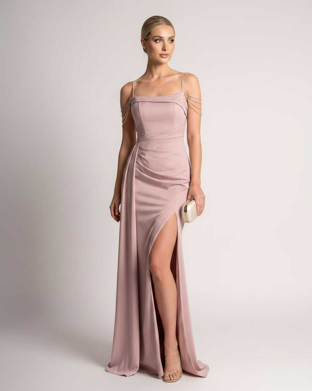 Vestido largo de fiesta, silueta sirena, ideal para cócteles y galas.