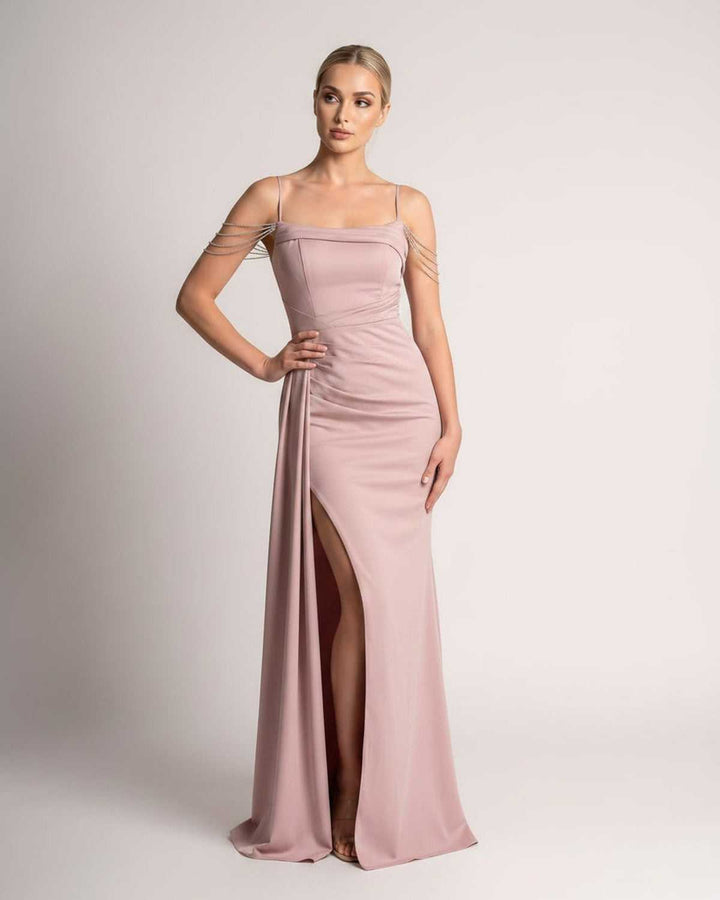 Maxi vestido formal de noche, moda mujer, estilo elegante para eventos.