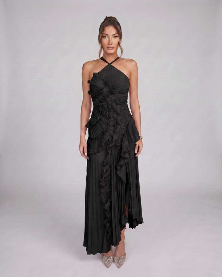 Vestido largo de mujer, asimétrico, cuello halter, estilo fluido, sin mangas, muy elegante.