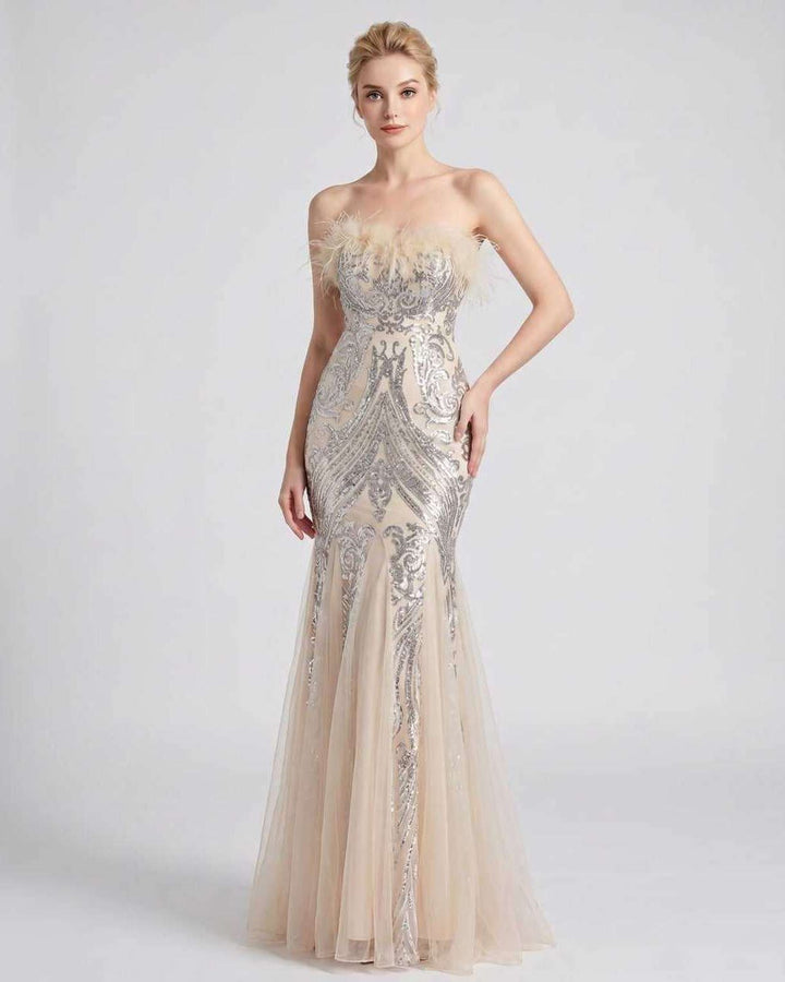 Vestido de invitada de boda, lentejuelas y plumas, estilo sirena. Puro glamour.