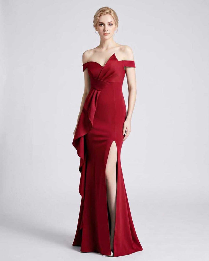 Vestido largo sin mangas, perfecto para fiestas. Con abertura lateral y corte sirena.