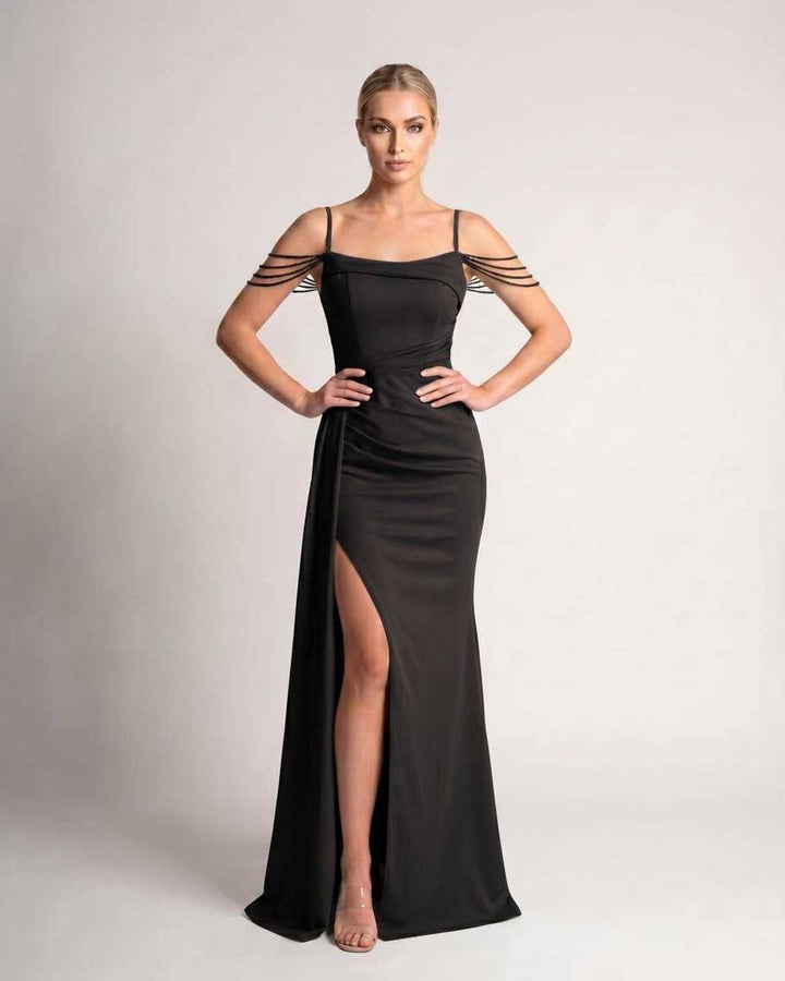 Vestido formal de noche, diseño sofisticado, ideal para ocasiones especiales.