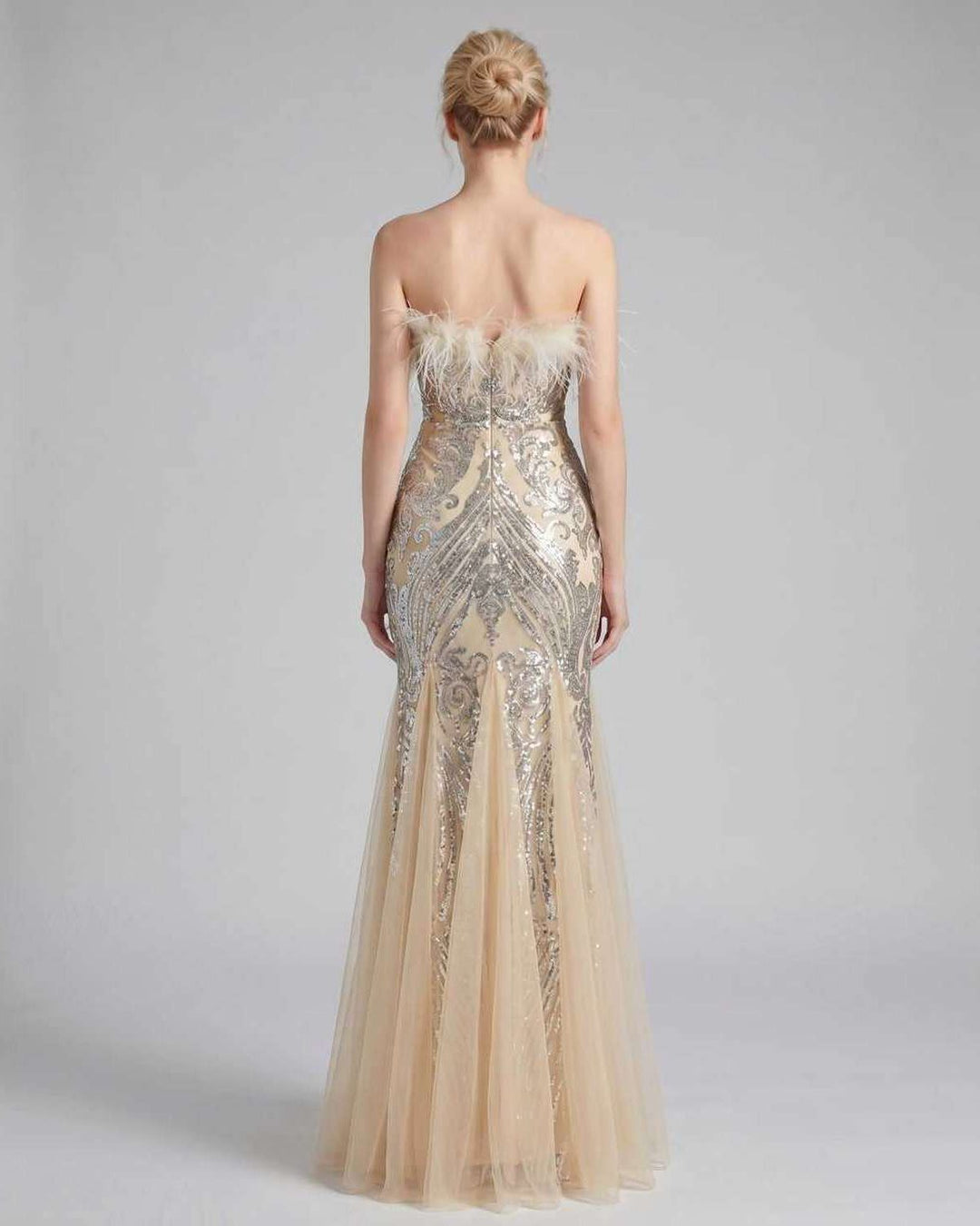 Vestido maxi de fiesta, lentejuelas, plumas y sin mangas. Comodidad y estilo.