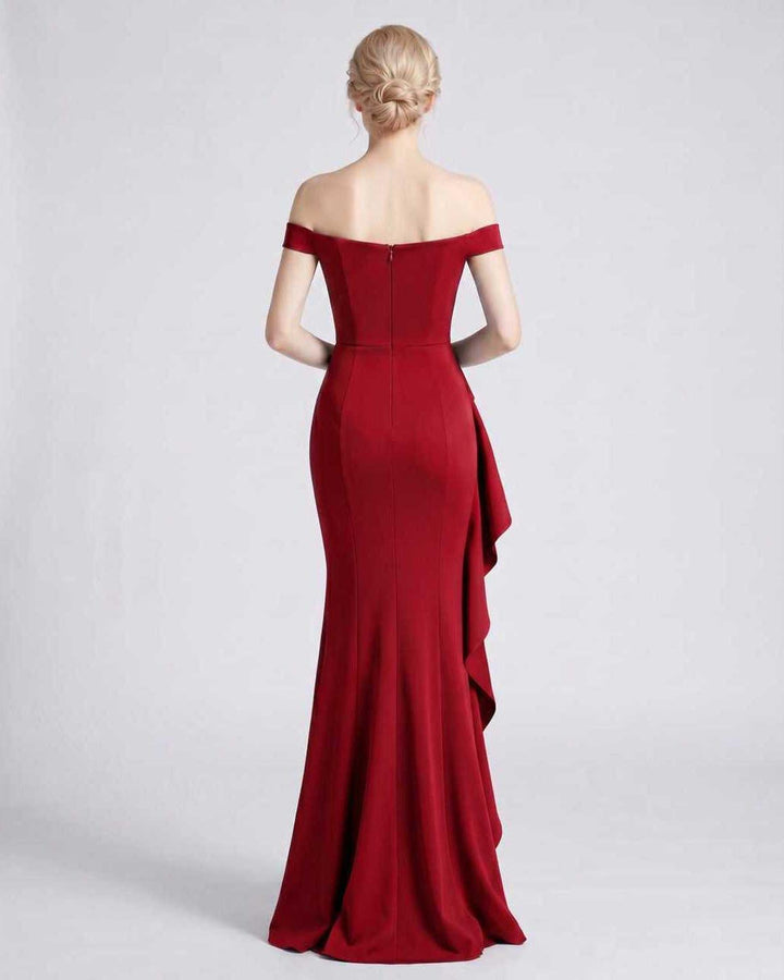 Vestido de noche de verano, estilo maxi. Elegancia y movimiento para la mujer moderna.
