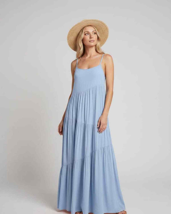 Elegante vestido maxi sin mangas para un look de fiesta.