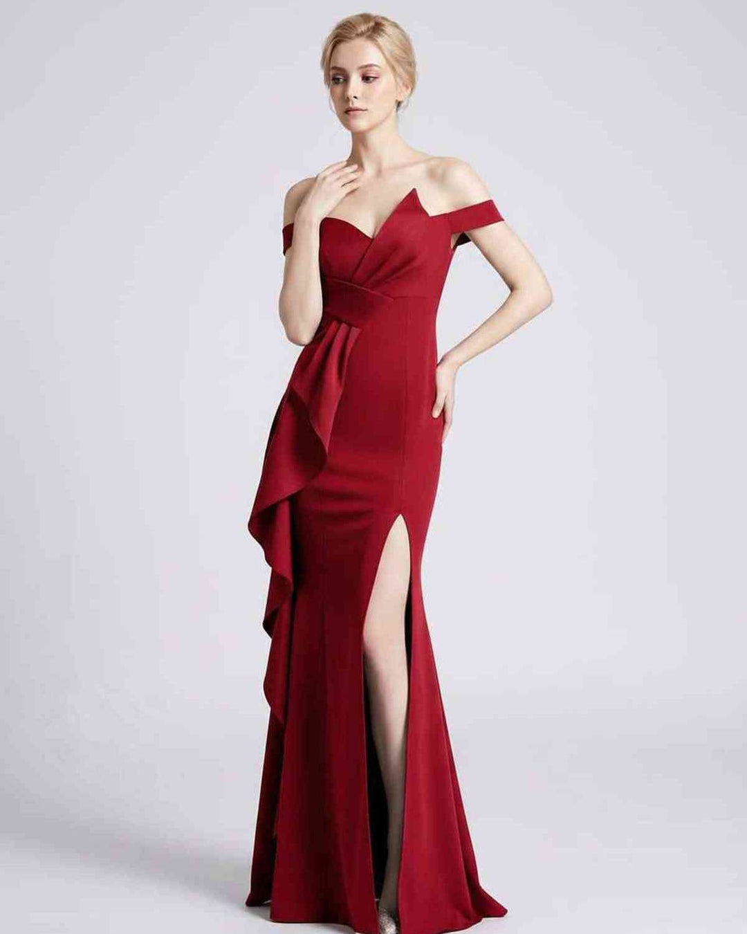 Vestido de fiesta elegante y largo. Silueta sirena que acentúa la figura.