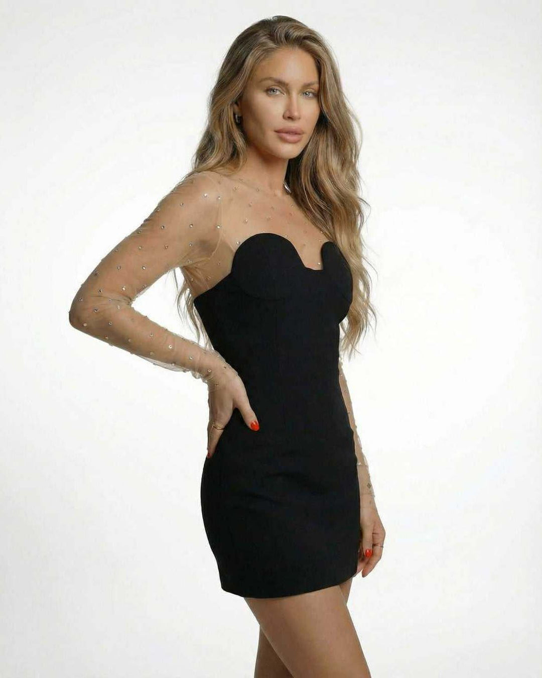 Moda femenina: Vestido mini Stella negro ajustado, con mangas semitransparentes para fiesta.