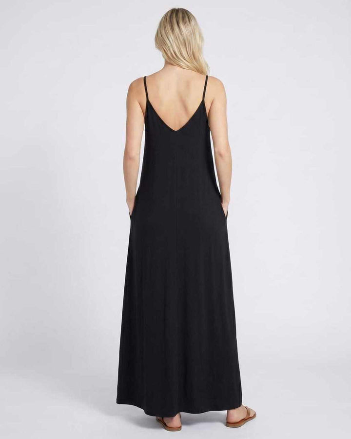 Elegante vestido largo sin mangas para mujer, ideal para vacaciones de verano.