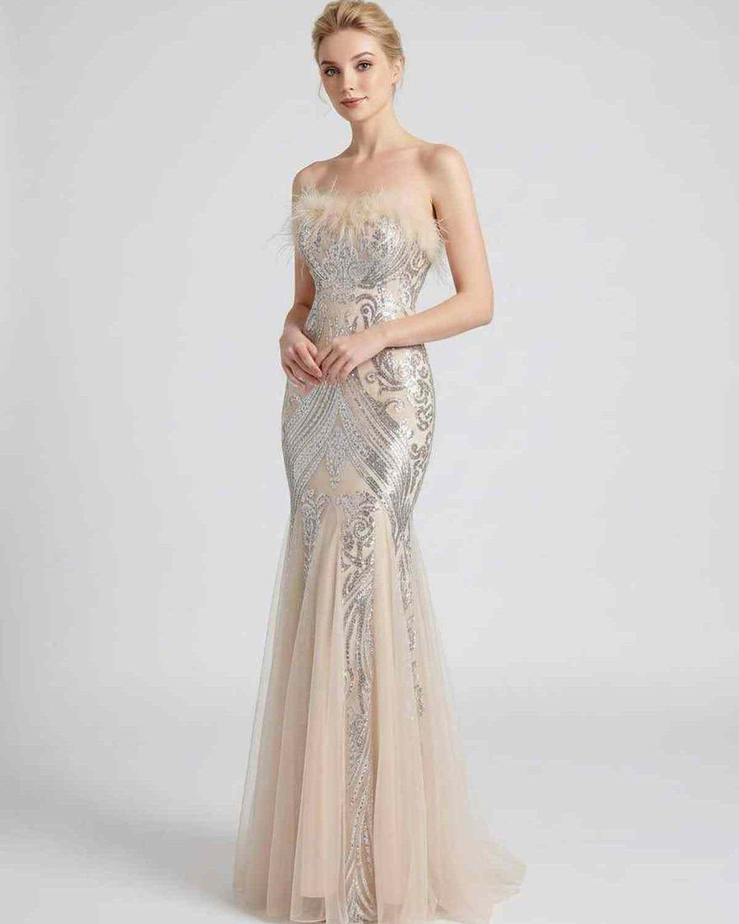 Vestido de invitada formal, lentejuelas, plumas y sin mangas. Atemporal y bello.