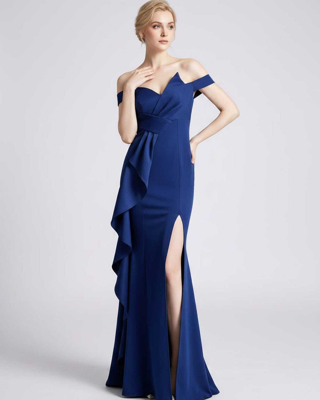 Maxi vestido elegante, sin mangas. Ideal para noches formales y celebraciones.