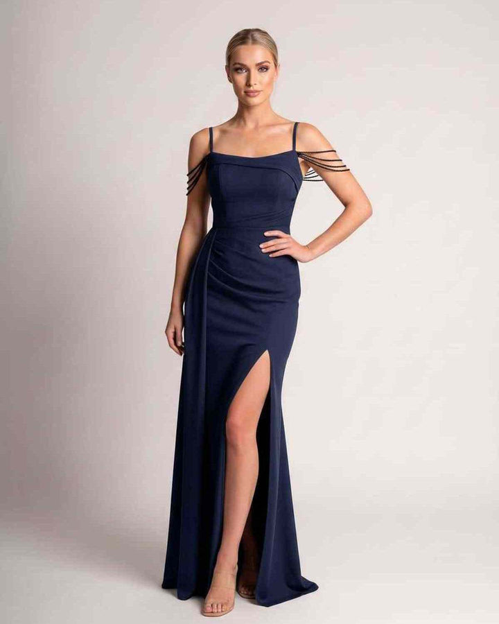 Vestido formal de primavera verano, diseño con tirantes finos.