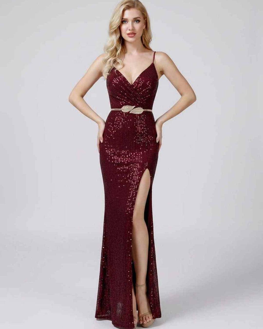 Vestido maxi de lentejuelas con cuello V, ideal para ocasiones especiales.