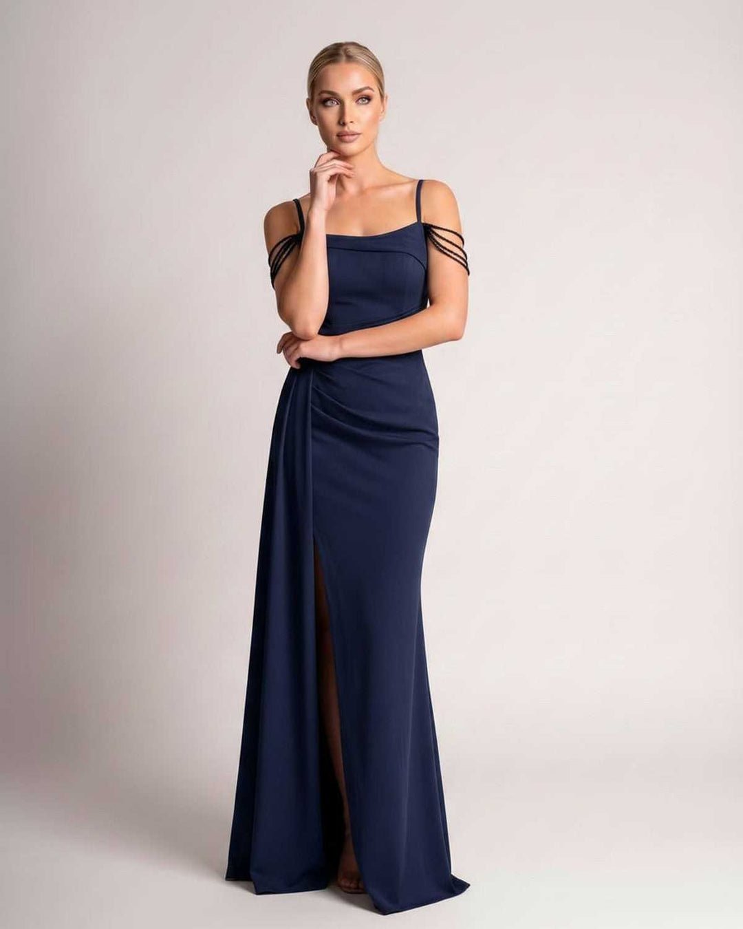 Vestido deslumbrante para fiestas, moda mujer, estilo maxi elegante.