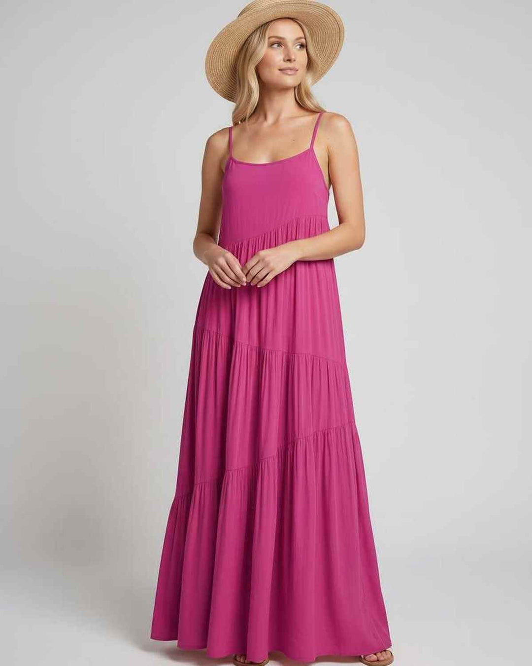 Vestido elegante fluido para cócteles al atardecer.