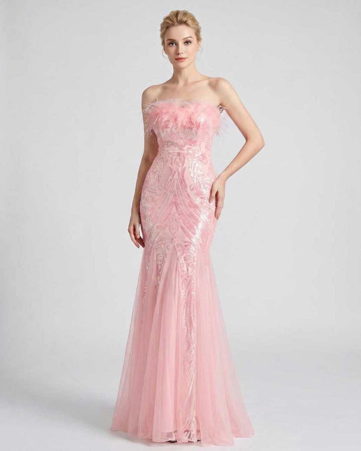 Vestido de noche para mujer, lentejuelas y plumas, silueta sirena. Un toque de lujo.