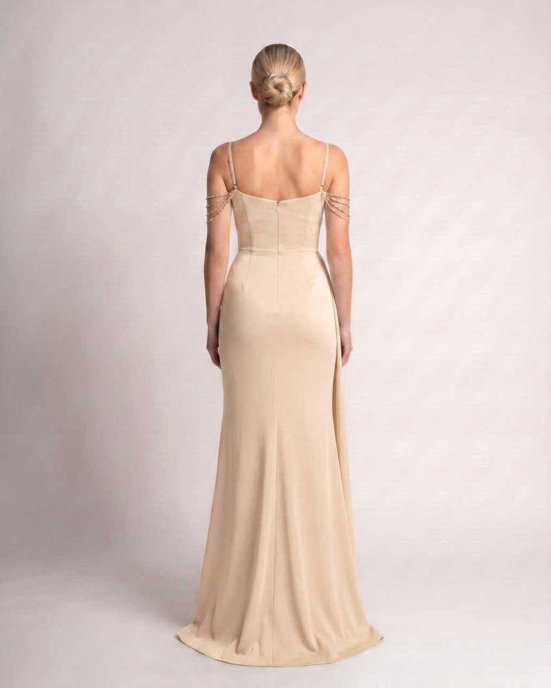 Maxi vestido de noche sofisticado, elegante y perfecto para eventos especiales.