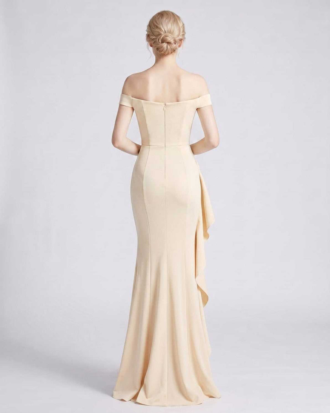 Vestido de mujer para fiesta, silueta sirena. Maxi y con una elegante abertura.