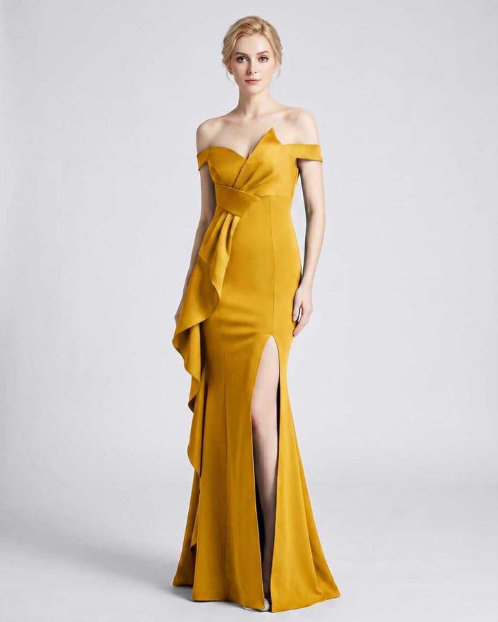 Vestido largo de noche, sin mangas. Elegancia esculpida para cualquier evento.