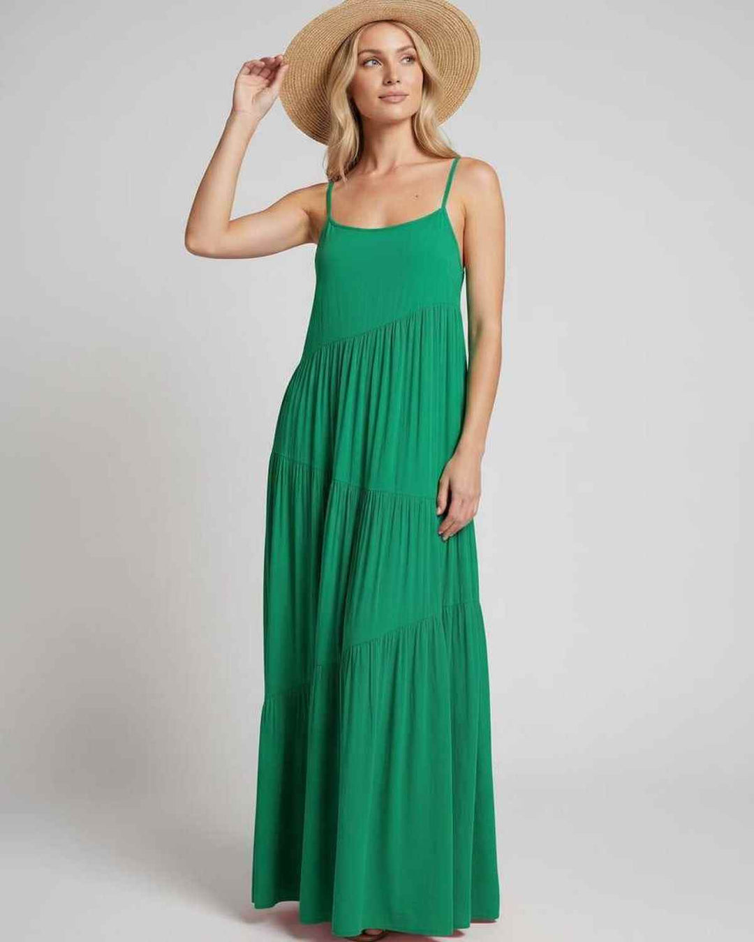 Vestido de resort sin mangas, ideal para tu escape tropical.