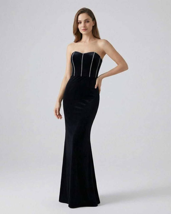 Vestido maxi blanco elegante para mujer. Perfecto para noche, fiesta o cóctel, sin tirantes y sofisticado.