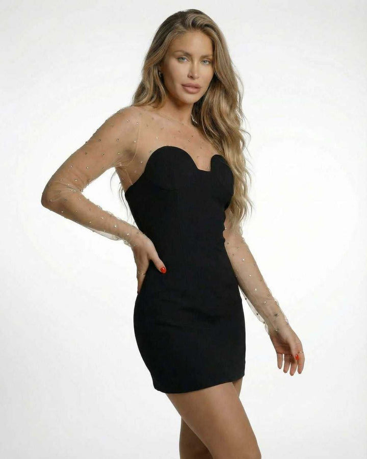 Elegante vestido mini Stella para mujer, con silueta ajustada, escote corazón y mangas transparentes.