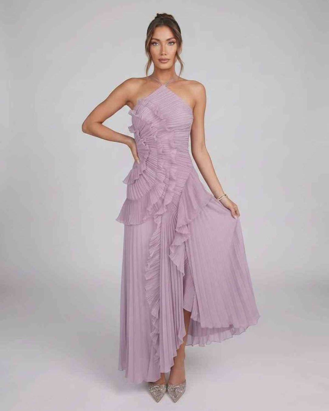 Vestido asimétrico elegante para mujer, perfecto para eventos especiales, con gran movimiento.