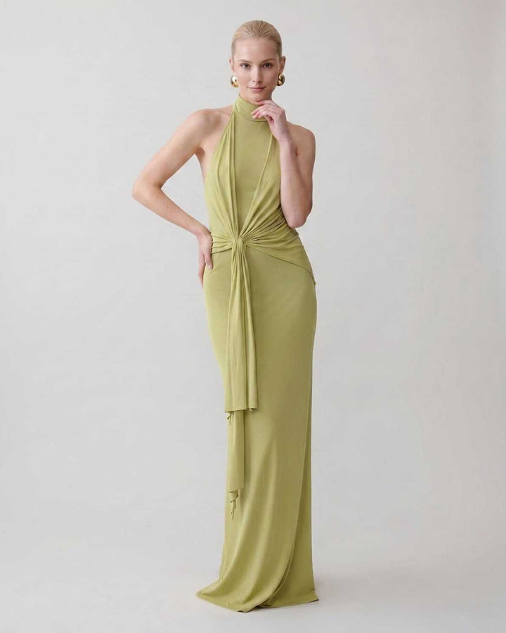 Vestido maxi formal para evento especial, estilo sin mangas, moda femenina chic.