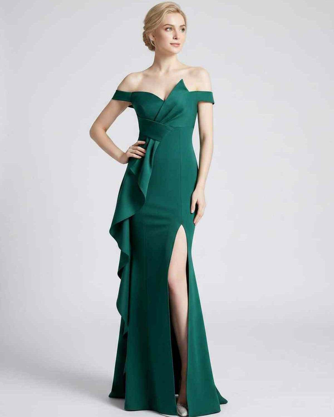 Elegante vestido maxi de noche con abertura lateral. Perfecto para cócteles y fiestas.