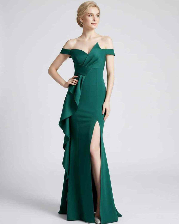 Elegante vestido maxi de noche con abertura lateral. Perfecto para cócteles y fiestas.