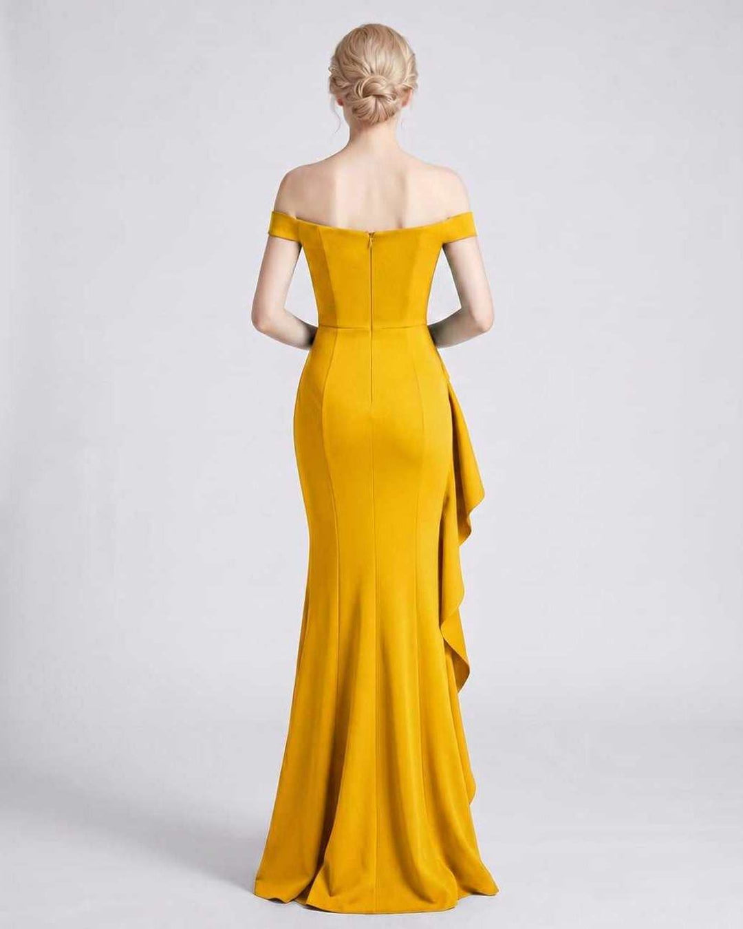 Maxi vestido de cóctel, silueta sirena. Diseño con abertura lateral para verano.