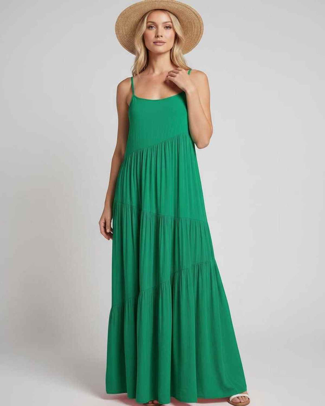 Vestido elegante de verano, fluido y sin mangas.