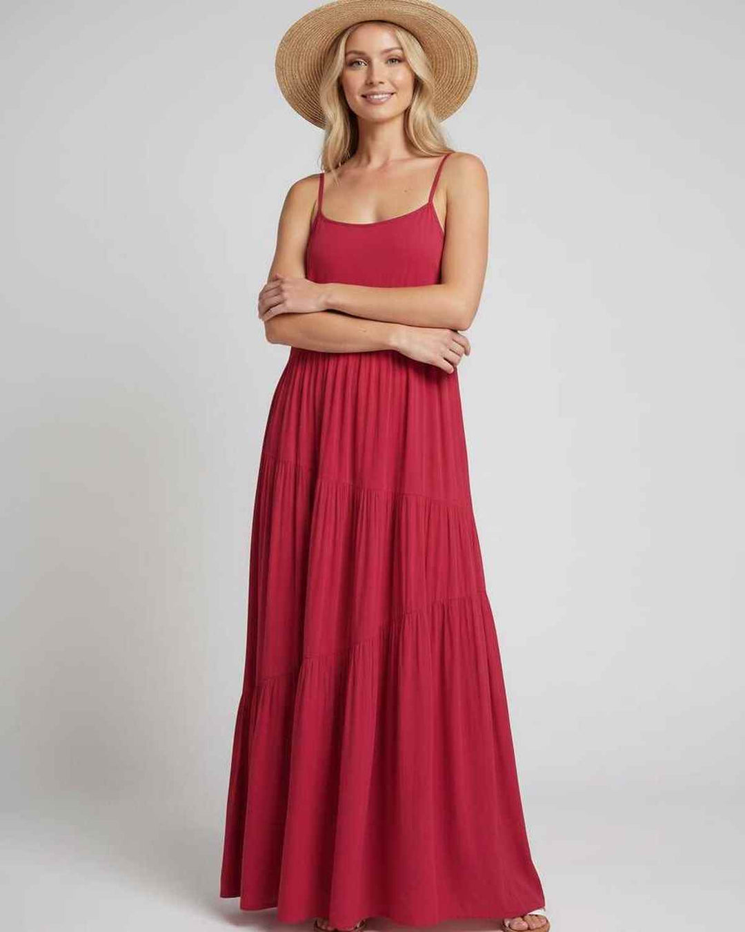 Vestido de cóctel fluido para mujer, chic y moderno.
