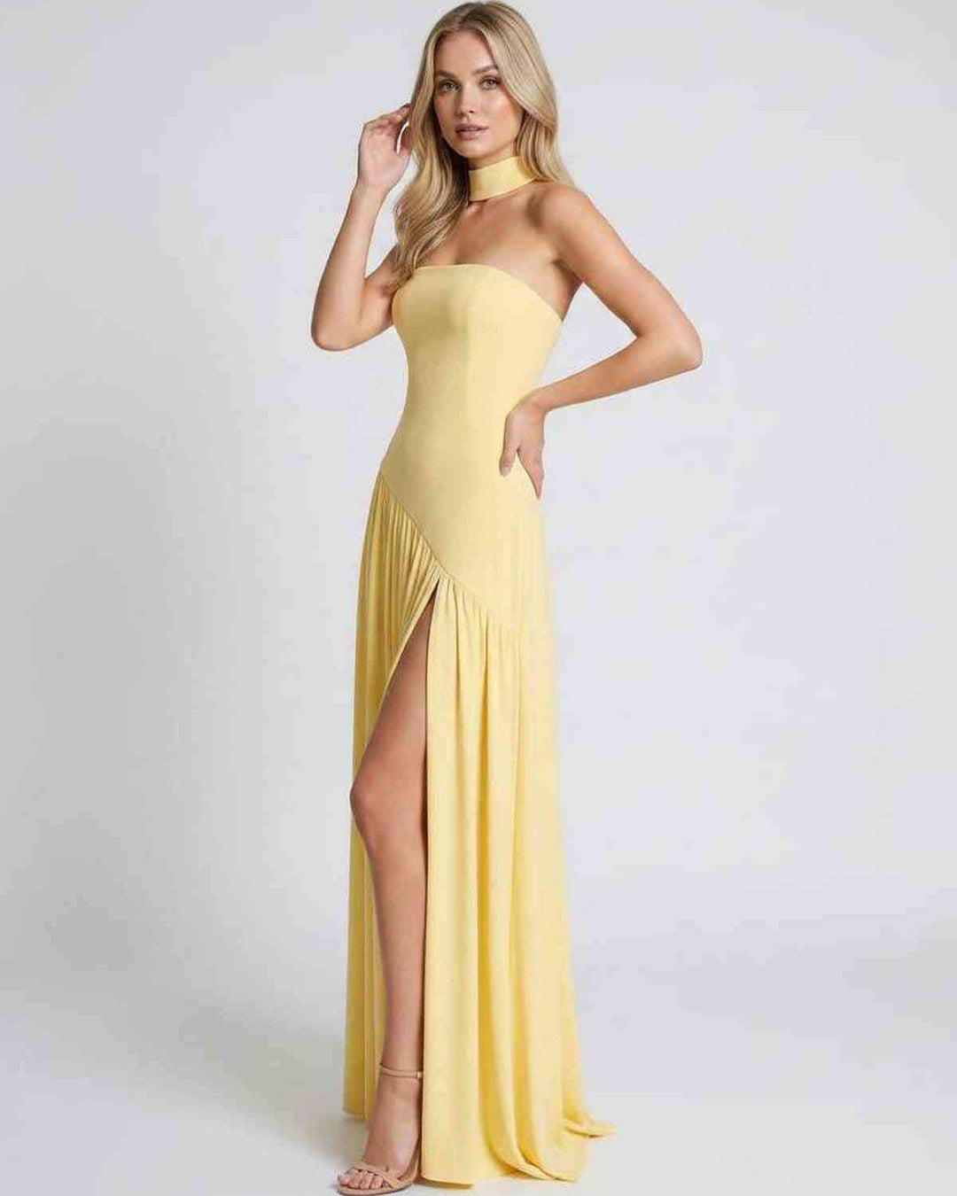 Vestido maxi sin tirantes para mujer, abertura alta. Glamour para cócteles y eventos especiales.