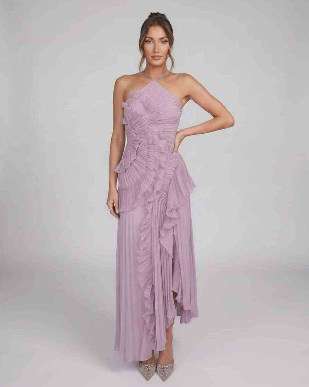 Vestido maxi fluido de mujer, sin mangas, ideal para moda de verano y eventos especiales.