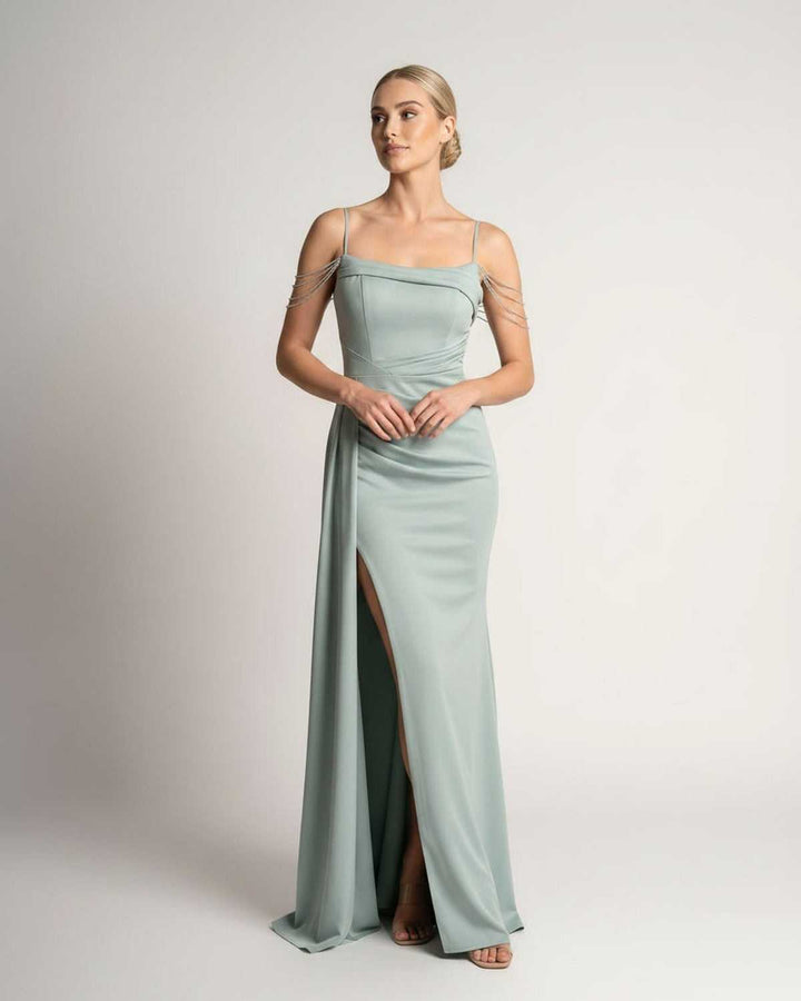 Vestido de fiesta largo para bodas, diseño deslumbrante, estilo moderno.