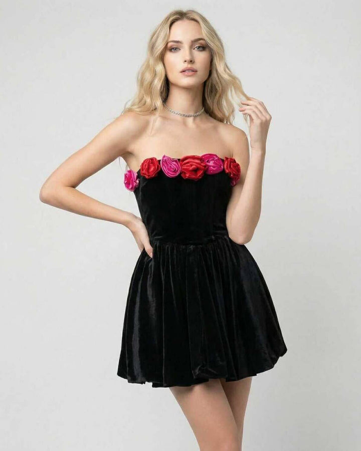 Mini vestido floral para mujer, diseño sin tirantes, elegante para fiestas y eventos nocturnos.