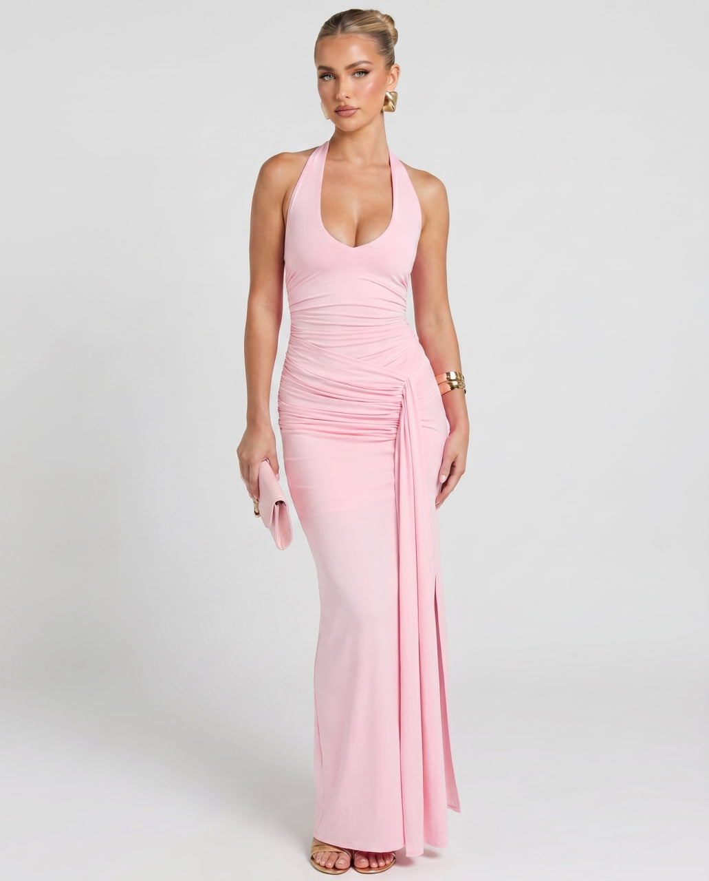 Elegante vestido maxi sin mangas con escote V, ideal para ropa de fiesta.