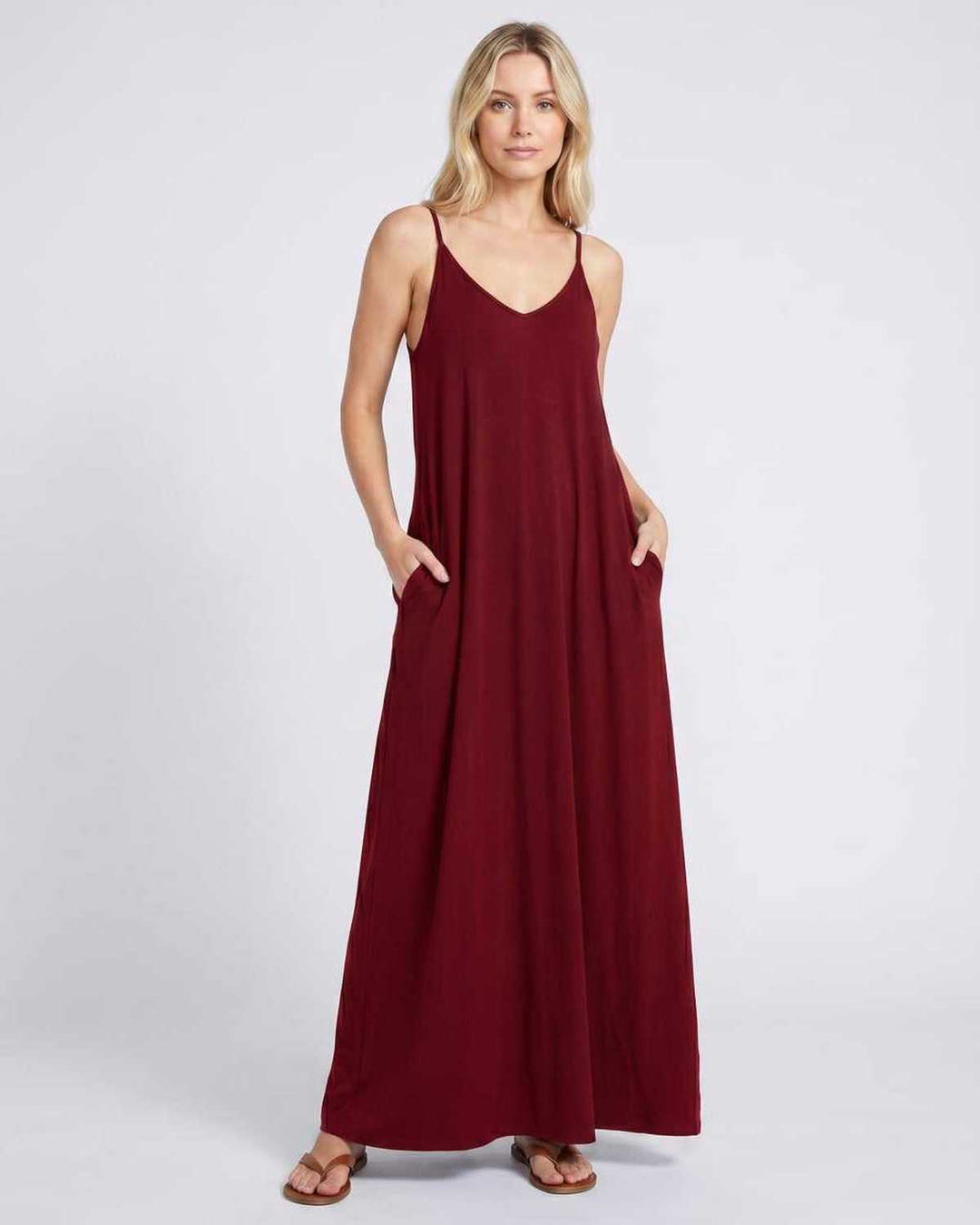 Ropa de mujer para verano: vestido maxi con escote V y bolsillos, muy fresco.