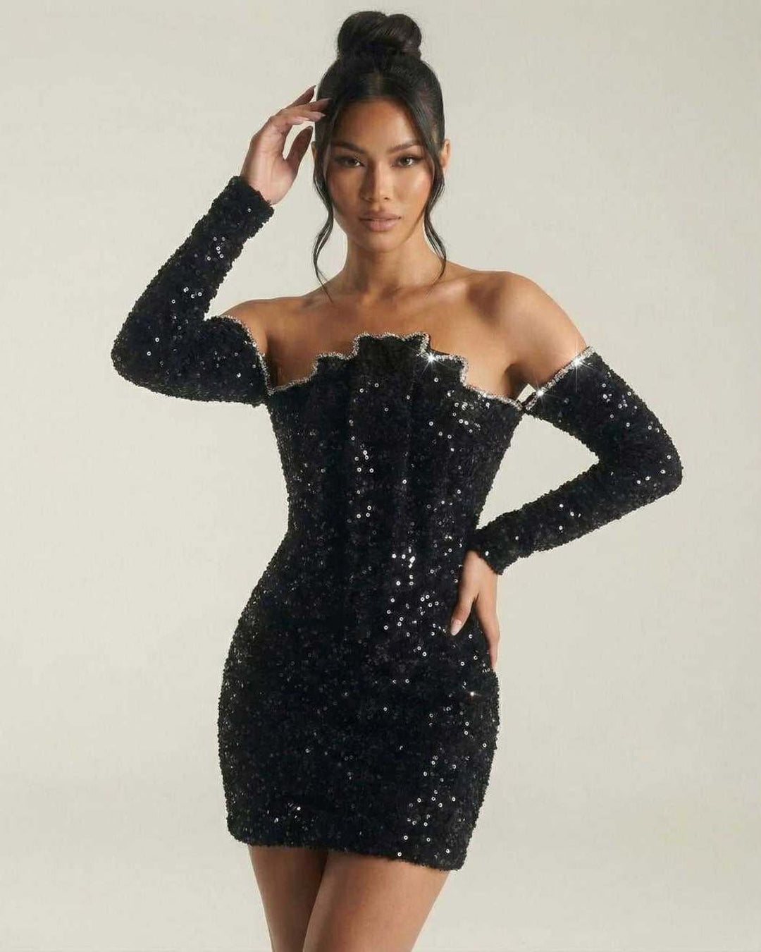 Vestido mini celeste brillante para mujer, perfecto para fiesta y noche, con glamour elegante.