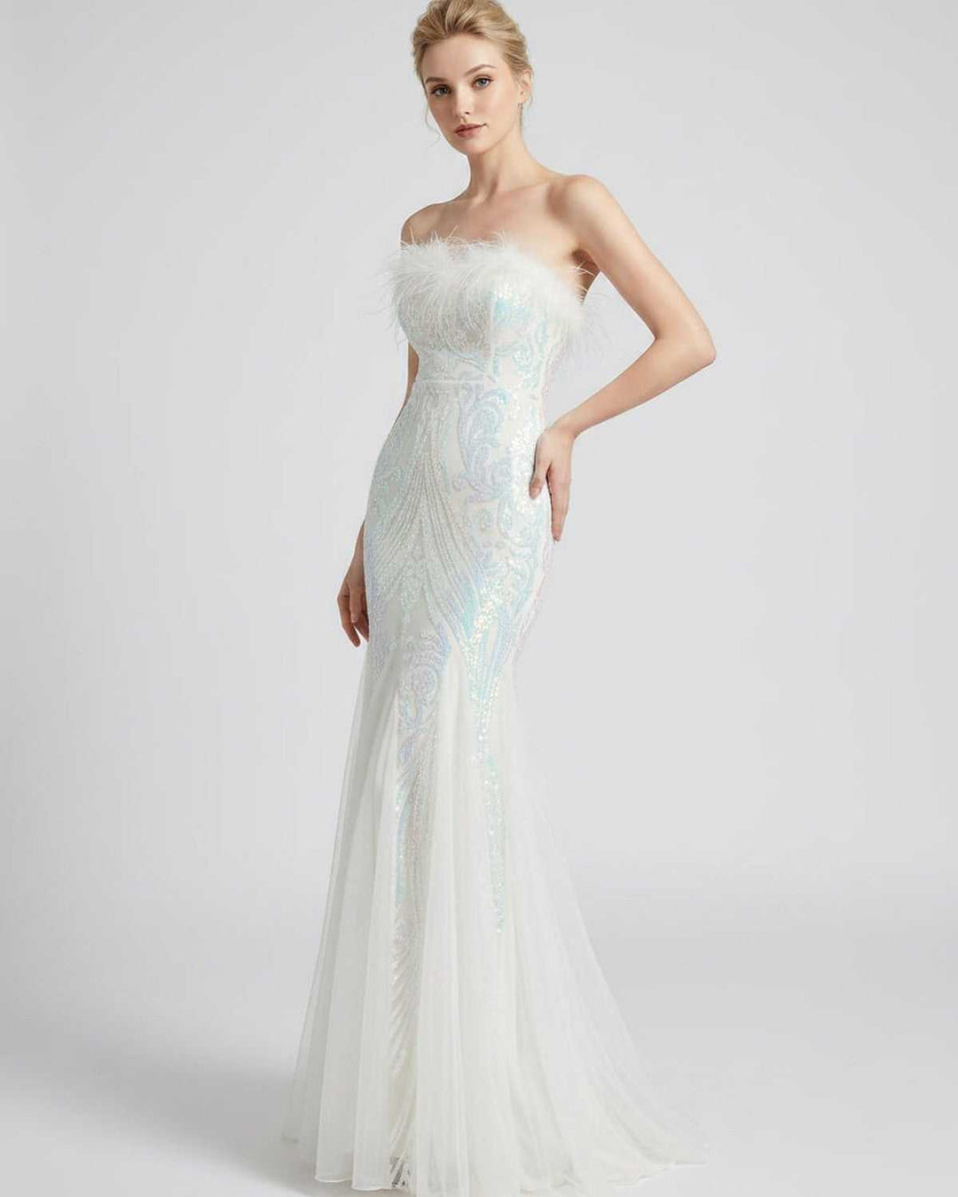 Vestido de noche para mujer, lentejuelas deslumbrantes y detalles de plumas. Novedad.