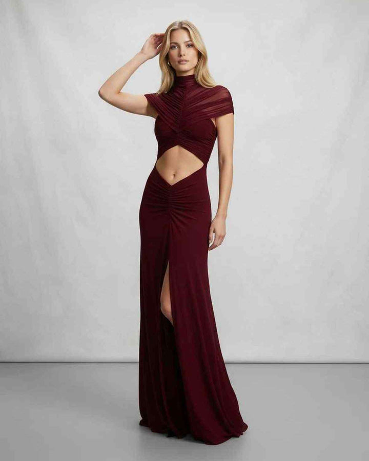 Ropa de mujer: vestido maxi elegante con cuello alto y corte en la cintura, ideal para fiesta de noche.