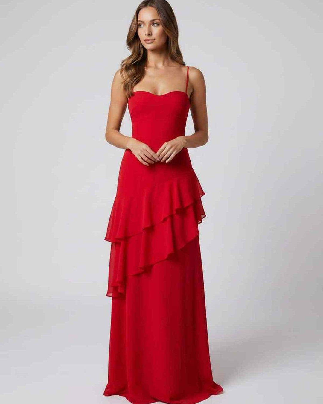 Vestido maxi elegante con volantes, escote V y diseño sin espalda. Ideal para eventos de noche formales.