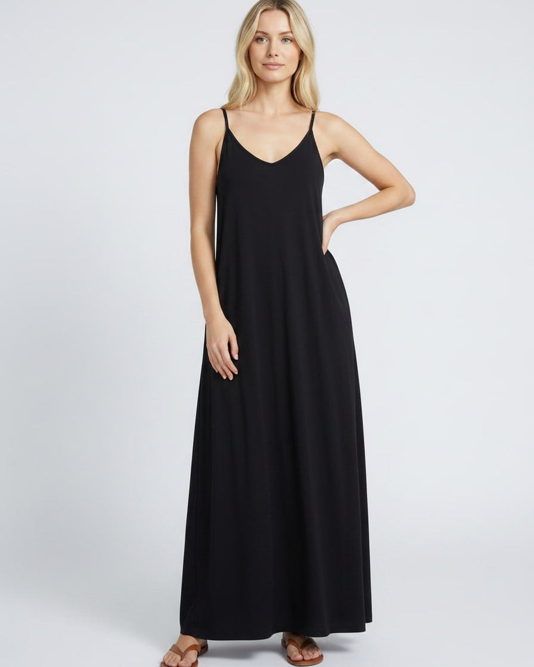 Atuendo de verano: vestido maxi elegante con escote en V y bolsillos para mujer.