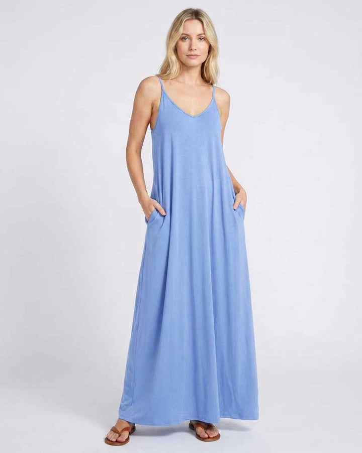 Vestido de mujer sin mangas, maxi y fluido, con bolsillos, perfecto para fiestas de verano.