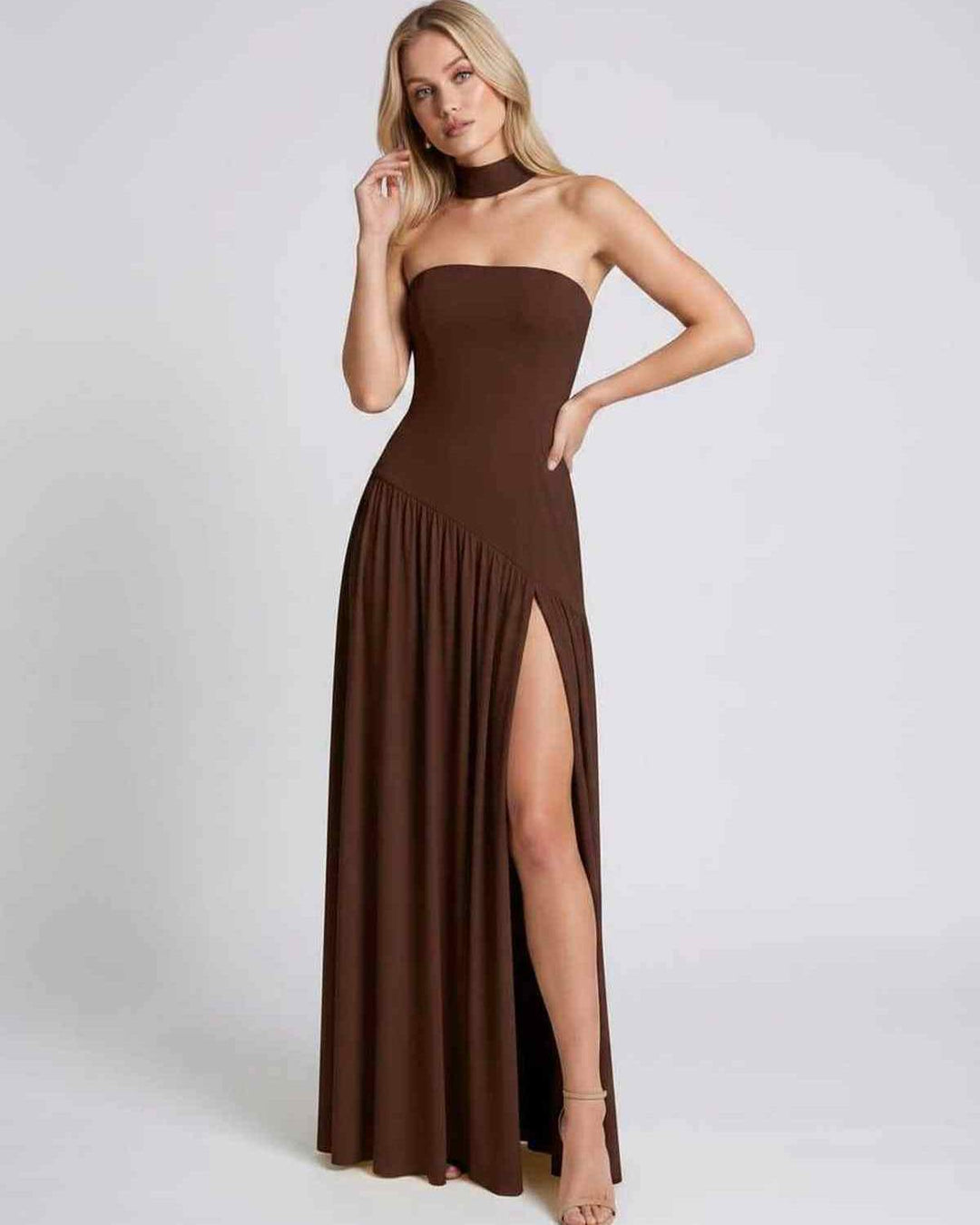 Vestido formal sin tirantes para mujer. Diseño maxi con abertura, perfecto ocasiones especiales y fiestas.