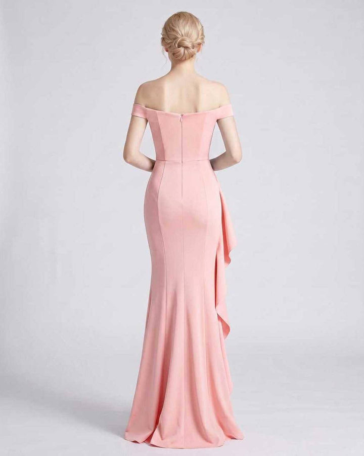 Vestido maxi sin mangas, diseño sirena. Perfecto para noches de verano y cócteles.